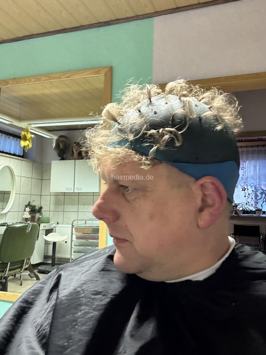 1269 Mike 251127 GDR Salon Mike highlighting cap frosting 50 pics for download