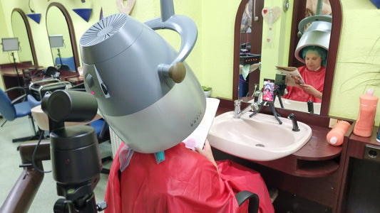 1050 250910 JuliaS Russian mature lady, forward shampoo and wetset, hooddryer by barber Livestream for download