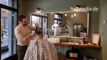 Laden Sie das Bild in den Galerie-Viewer, 2031 Julian 240105 haircut spanish barbershop