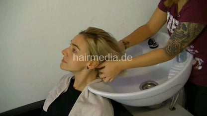 2111 Andrada backward shampoo - shampoo into dry hair by barberette Jessy