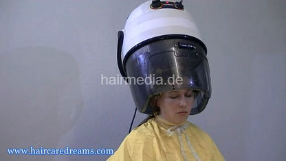 2205 Nelly blonde rollerset by Melody in dyeingapron
