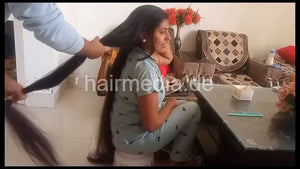 1242 Reena Indian long hair care shampooing by barber