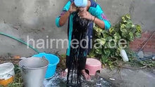 Carica l&#39;immagine nel visualizzatore di Gallery, 1242 1109 Indian long hair care shampooing outdoor