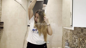 1257 240122 Nansi Bulgaria self shampoo at shower and blow out livestream