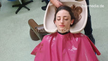 将图片加载到图库查看器，2303 Barberette Leyla ASMR backward shampooing  by salonbarber multicaped