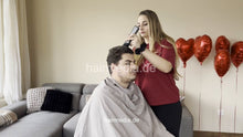 Laden Sie das Bild in den Galerie-Viewer, 1257 240225 Nansi barberette doing forwardshampoo and haircut at home male client