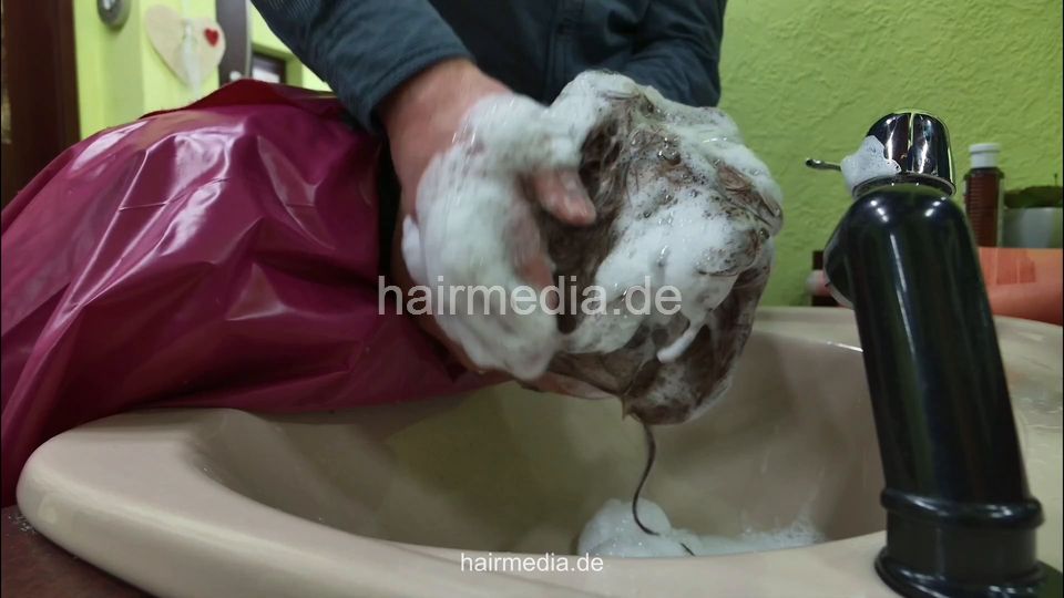 6228 ChristineC 1 by barber forward head shampooing