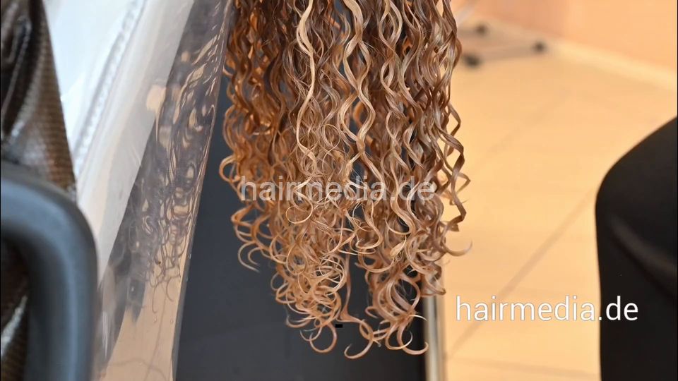 7206 Ukrainian hairdresser in Berlin 240330 1 st session Part 3