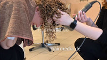 Carica l&#39;immagine nel visualizzatore di Gallery, 7206 Ukrainian hairdresser in Berlin 240330 1 st session Part 3