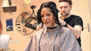 7206 Ukrainian hairdresser in Berlin 240330 2 nd session