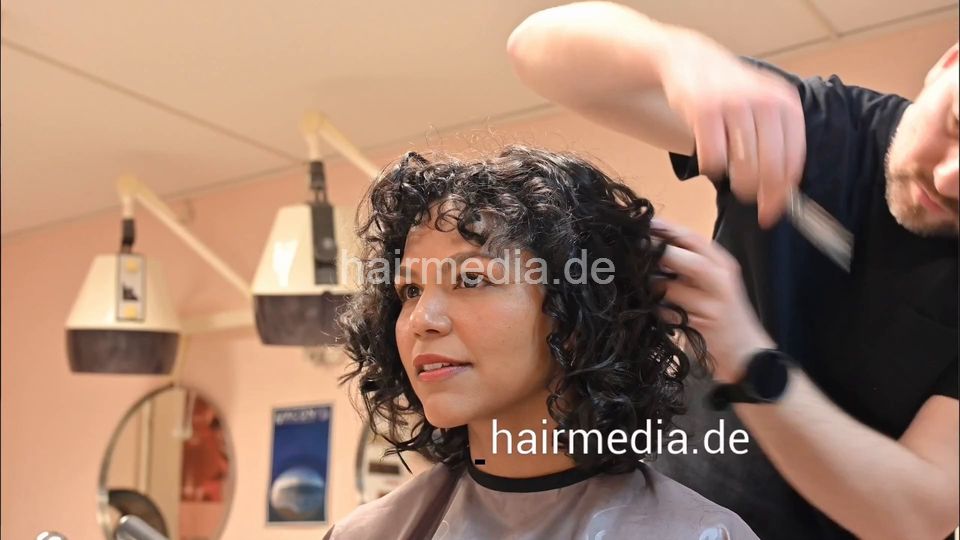 7206 Ukrainian hairdresser in Berlin 240330 2 nd session