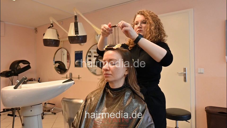 7206 Ukrainian hairdresser in Berlin 240331  1st model 3 perm