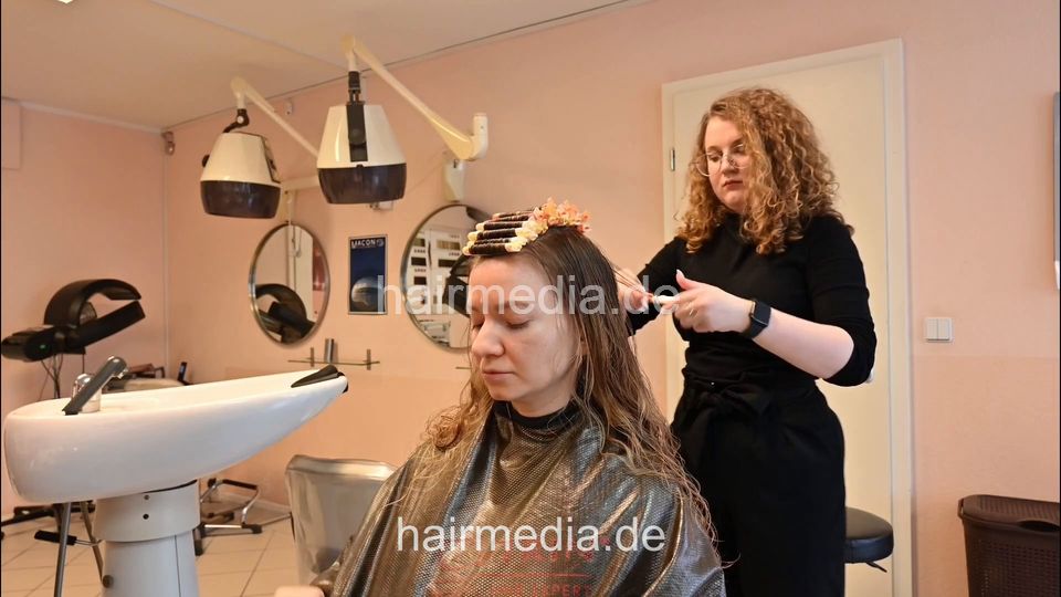 7206 Ukrainian hairdresser in Berlin 240331  1st model 3 perm