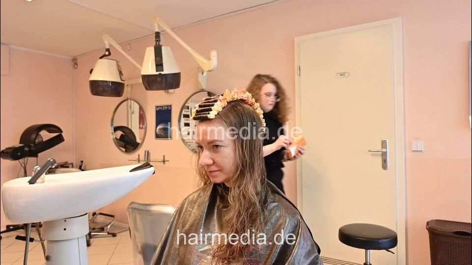 7206 Ukrainian hairdresser in Berlin 240331  1st model 3 perm