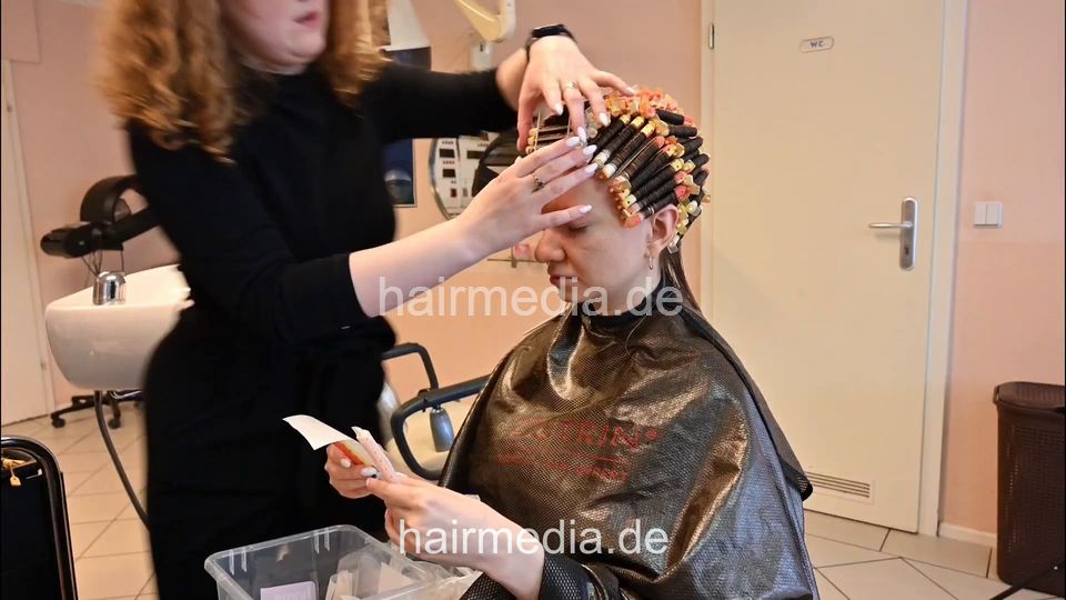 7206 Ukrainian hairdresser in Berlin 240331  1st model 3 perm