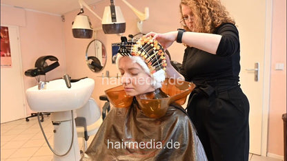 7206 Ukrainian hairdresser in Berlin 240331  1st model 4 perm