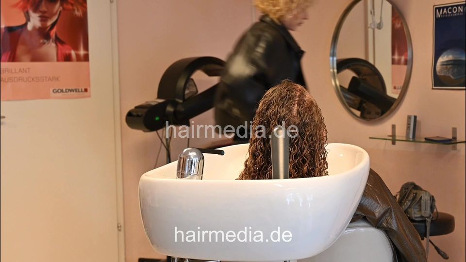 7206 Ukrainian hairdresser in Berlin 240331  1st model 5 perm