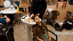 7206 Ukrainian hairdresser in Berlin 240331 Part 1