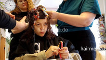 Laden Sie das Bild in den Galerie-Viewer, 7206 Ukrainian hairdresser in Berlin 240331 Part 1