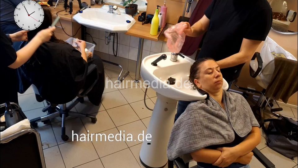 7206 Ukrainian hairdresser in Berlin 240331 Part 2