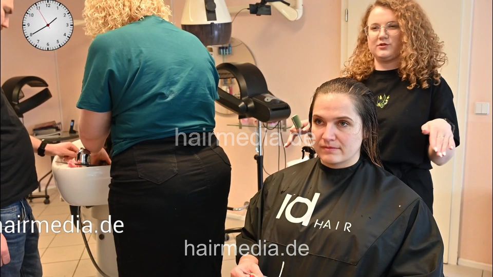 7206 Ukrainian hairdresser in Berlin 240331  Blue Dress Model 2 haircut and perm