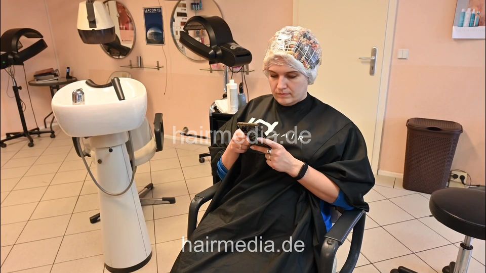 7206 Ukrainian hairdresser in Berlin 240331  Blue Dress Model 2 haircut and perm