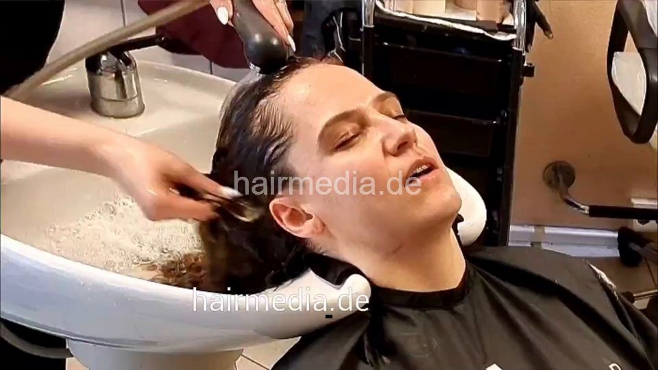 7206 Ukrainian hairdresser in Berlin 240331 Part 4