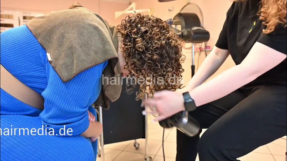 7206 Ukrainian hairdresser in Berlin 240331 Part 4