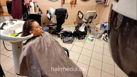 7206 Ukrainian hairdresser in Berlin 240331  darkblonde 3 perm