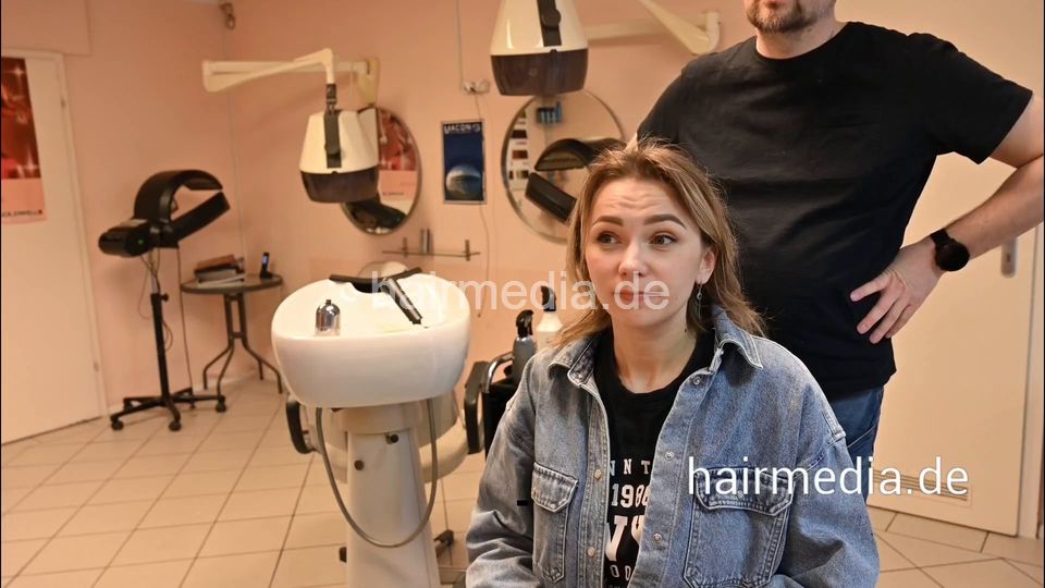 7206 Ukrainian hairdresser in Berlin 240331 Part 5