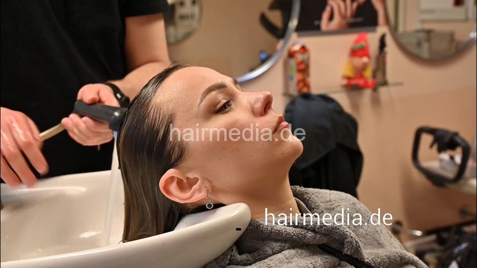 7206 Ukrainian hairdresser in Berlin 240331 Part 5
