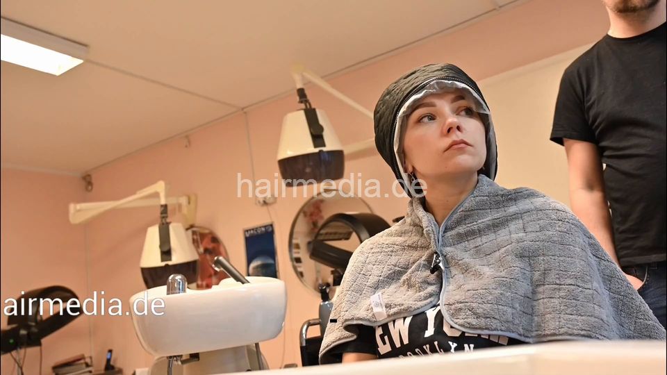7206 Ukrainian hairdresser in Berlin 240331 Part 5