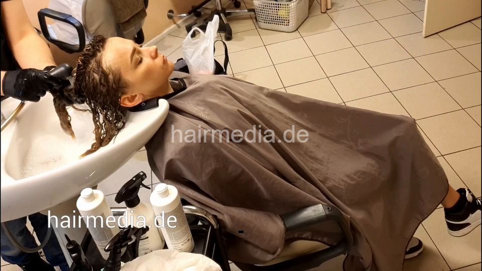 7206 Ukrainian hairdresser in Berlin 240331 Part 6