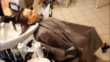 Laden Sie das Bild in den Galerie-Viewer, 7206 Ukrainian hairdresser in Berlin 240331 Part 6