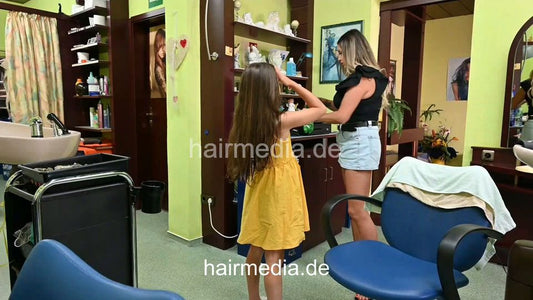 544 Barberette Paulina elder daughter triple session 2nd run hair kneeling forward wash and blow