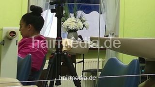 2303 Sara afro shampooing by salonbarber backward