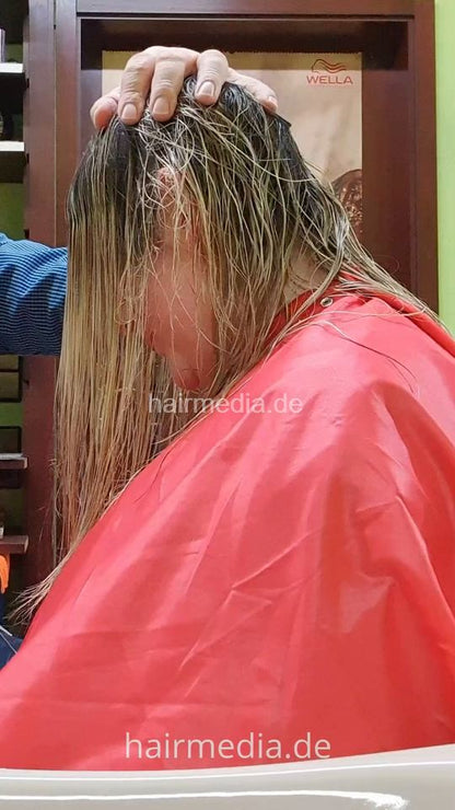 NadineD by barber 3 haircut vertical video