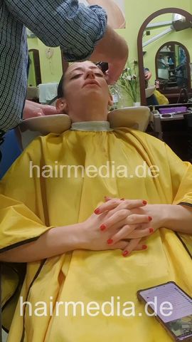 Leyla dry haircut, shampoo wet cut by barber and Leyla doing a male client complete video - facecam