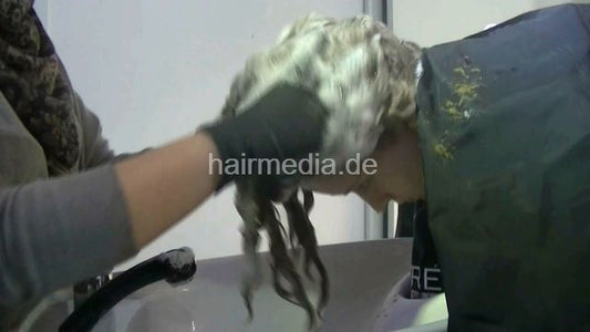 2702 Taranti teen shampoo forward