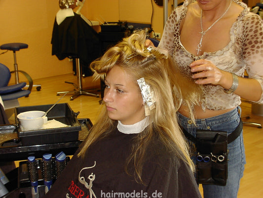 472 Lisa teen highlights shampoo and set