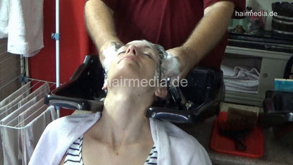 6219 Four girls: Dunja shampoo and metal rollers ear protected wetset