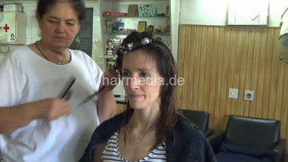 6219 Four girls: Dunja shampoo and metal rollers ear protected wetset