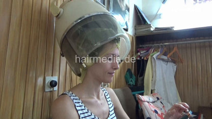 6219 Four girls: Dunja shampoo and metal rollers ear protected wetset