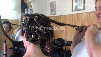 6219 Four girls: Dunja shampoo and metal rollers ear protected wetset