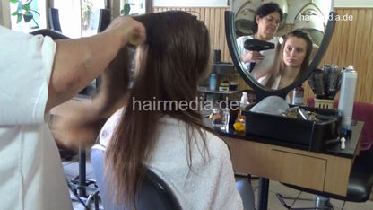 6219 Four girls: IrenaL shampoo by barber, vintage blow dry