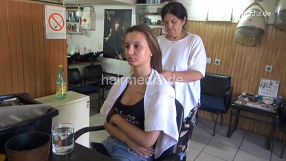 6219 Four girls: IrenaL shampoo by barber, vintage blow dry