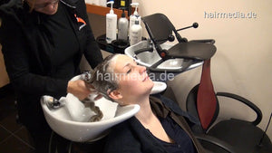 7041 Godelieve 2 shampooing in other salon and trim