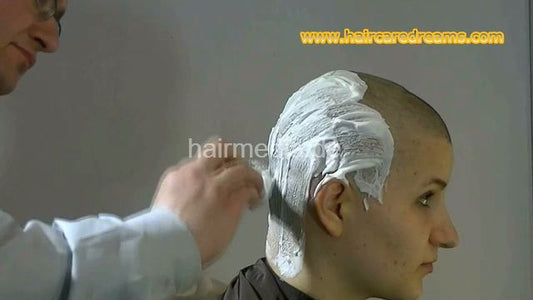 80216 Sonia cut Glatze going bald headshave by barber
