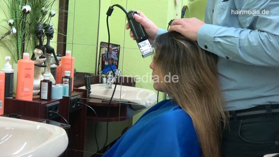 1252 AliciaN 1 dry haircut by barber