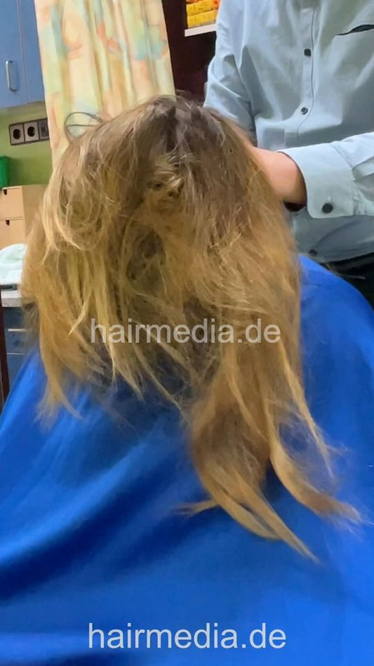 1252 AliciaN 1 dry haircut by barber - vertical video